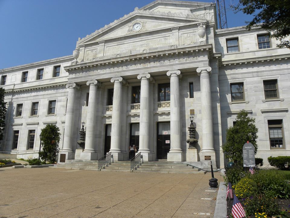 The exterior of a court house.